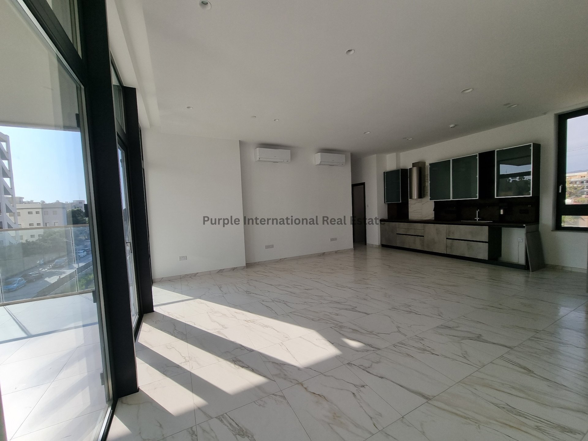 3 bedrooms Apartment in Germasogeia, Limassol, Cyprus No. 8417