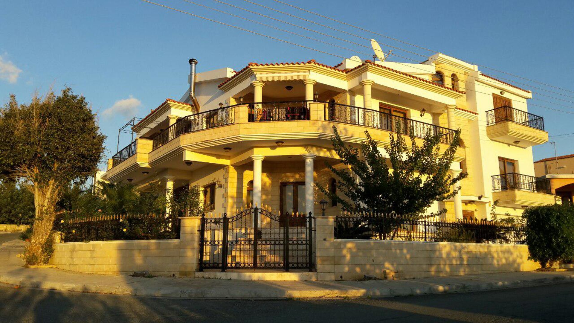 5 bedrooms Villa in Paphos, Cyprus No. 26275