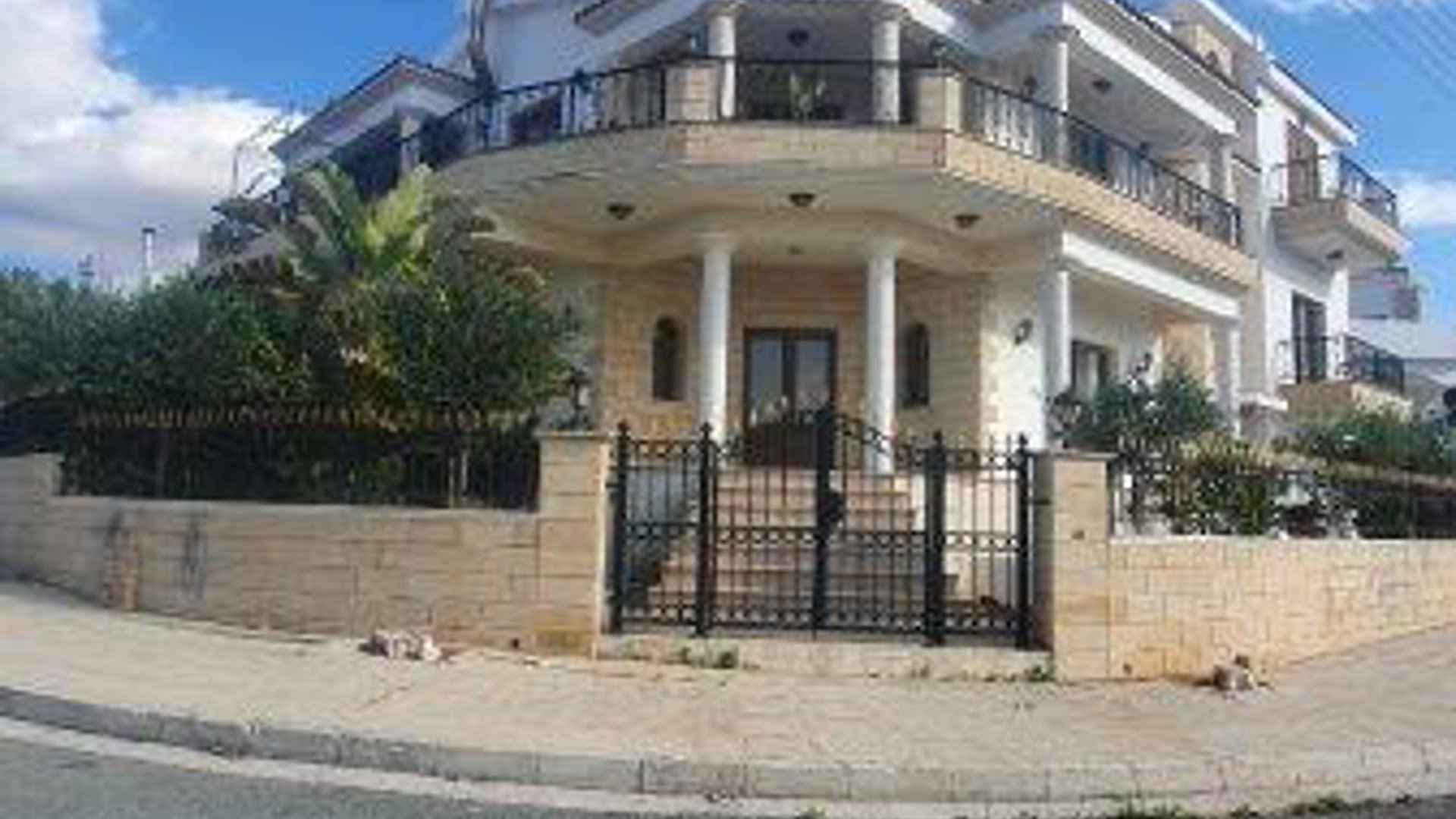 5 bedrooms Villa in Paphos, Cyprus No. 26275