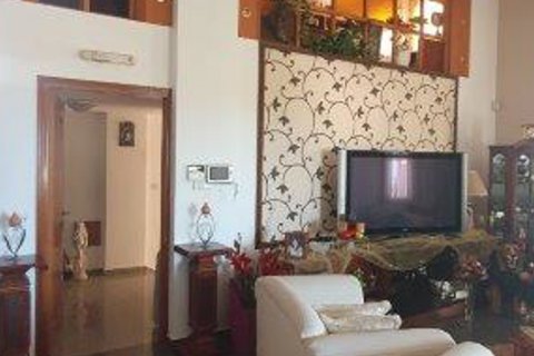 5 bedrooms Villa in Paphos, Cyprus No. 26275