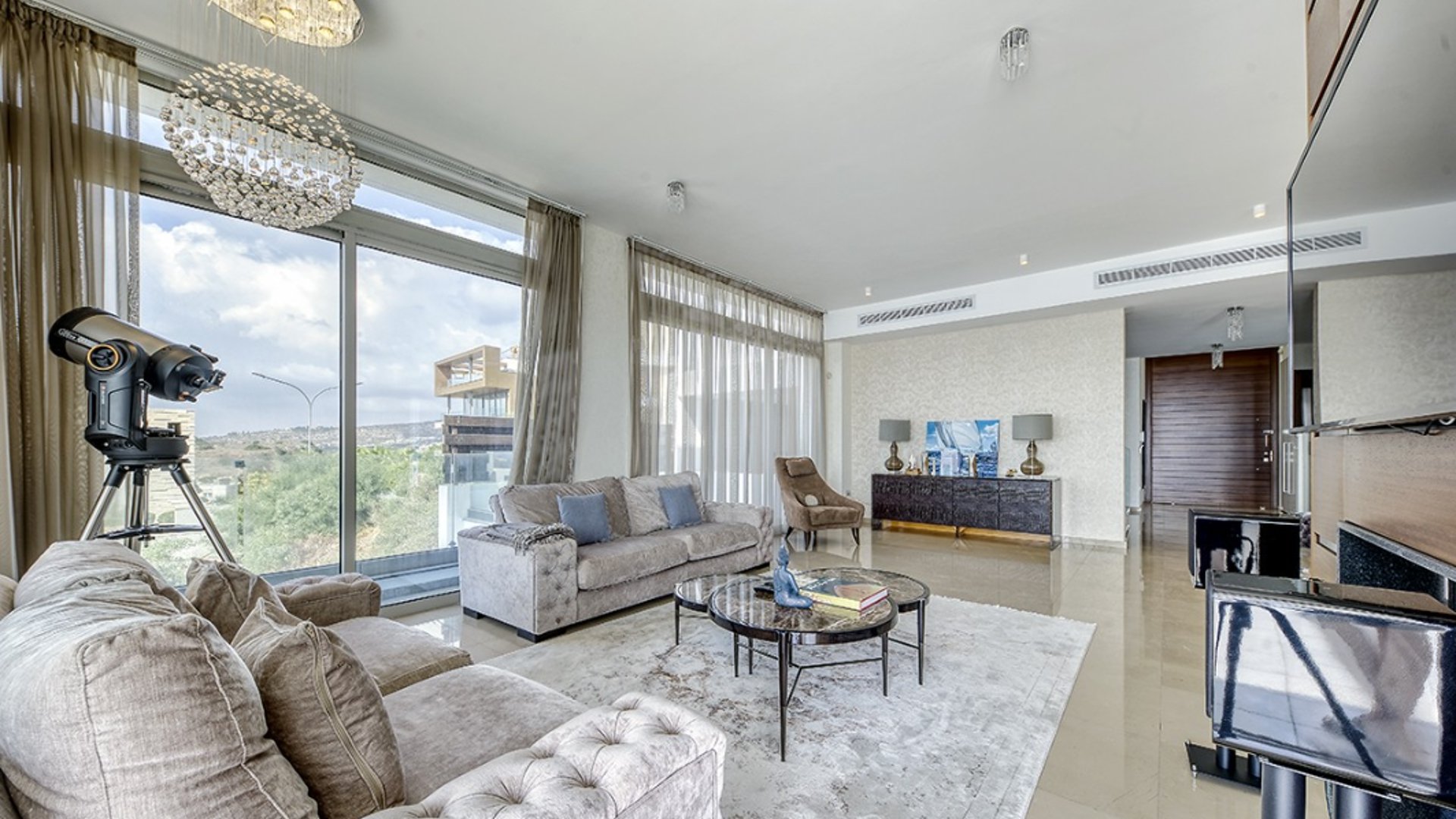 5 bedrooms Villa in Limassol, Cyprus No. 28952
