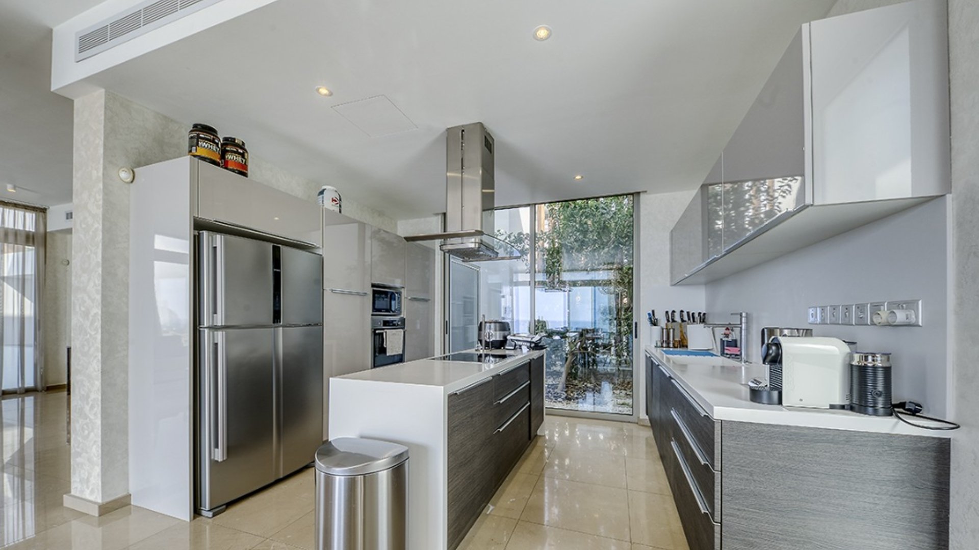5 bedrooms Villa in Limassol, Cyprus No. 28952