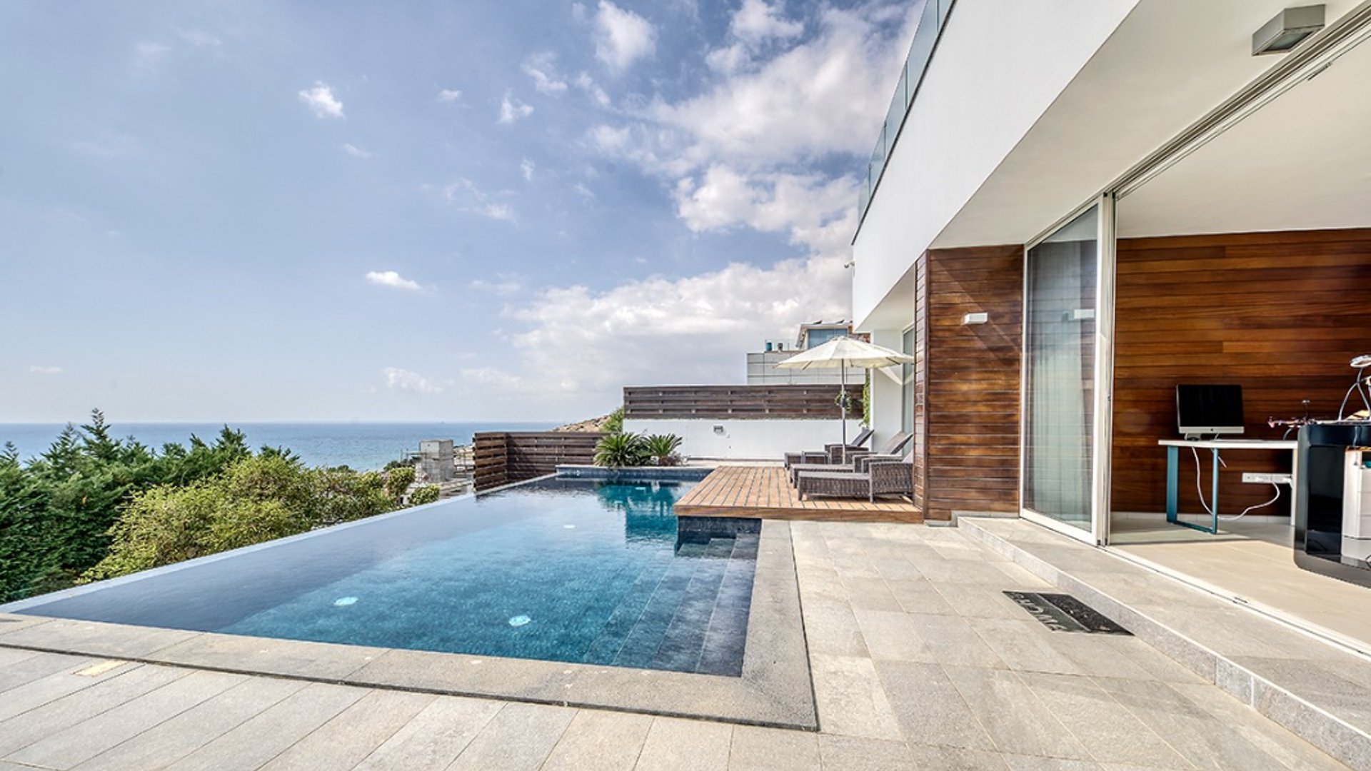 5 bedrooms Villa in Limassol, Cyprus No. 28952