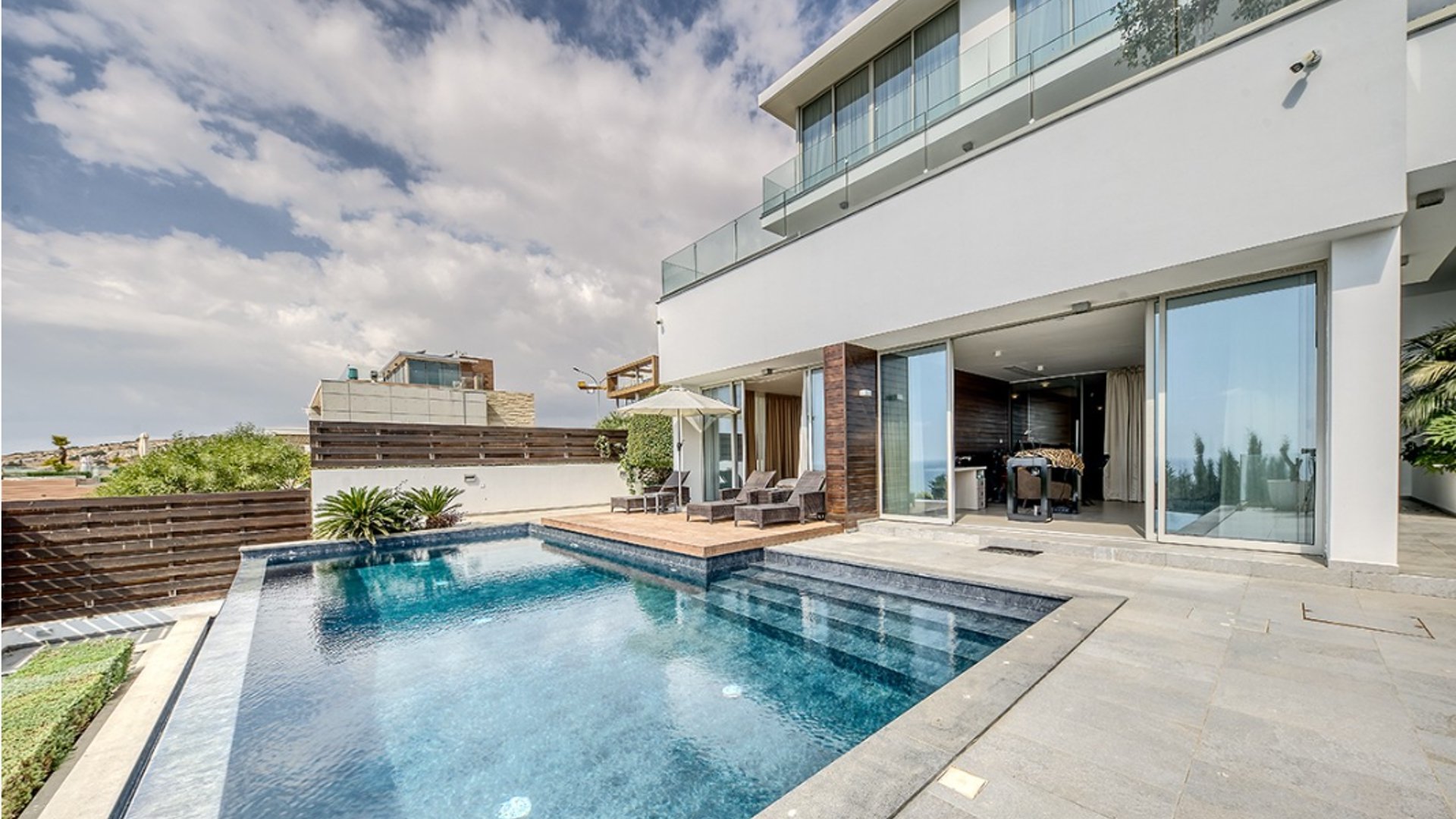 5 bedrooms Villa in Limassol, Cyprus No. 28952