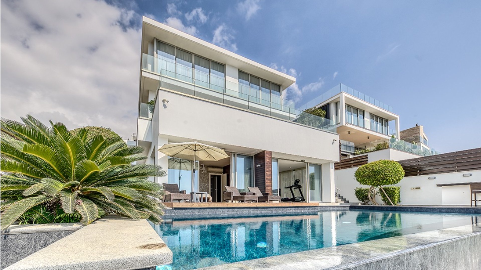 5 bedrooms Villa in Limassol, Cyprus No. 28952