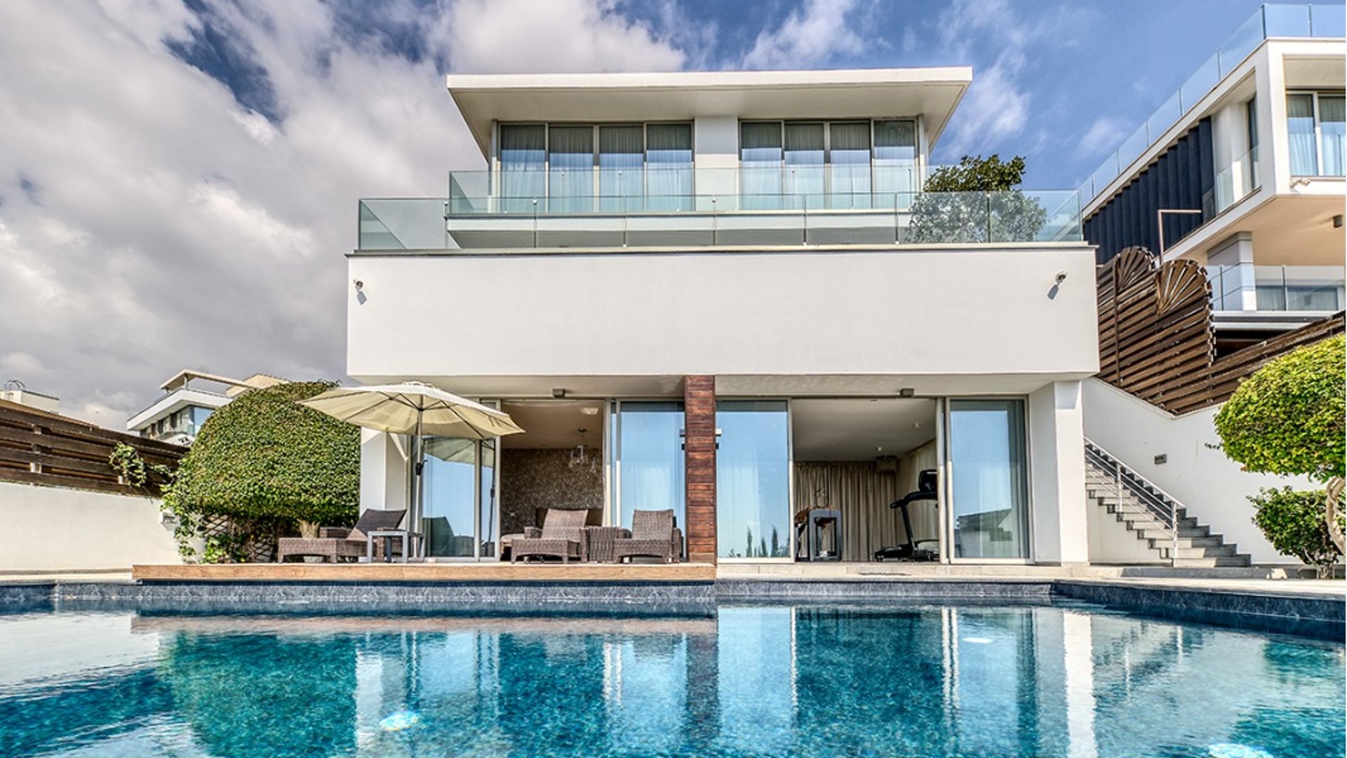 5 bedrooms Villa in Limassol, Cyprus No. 28952