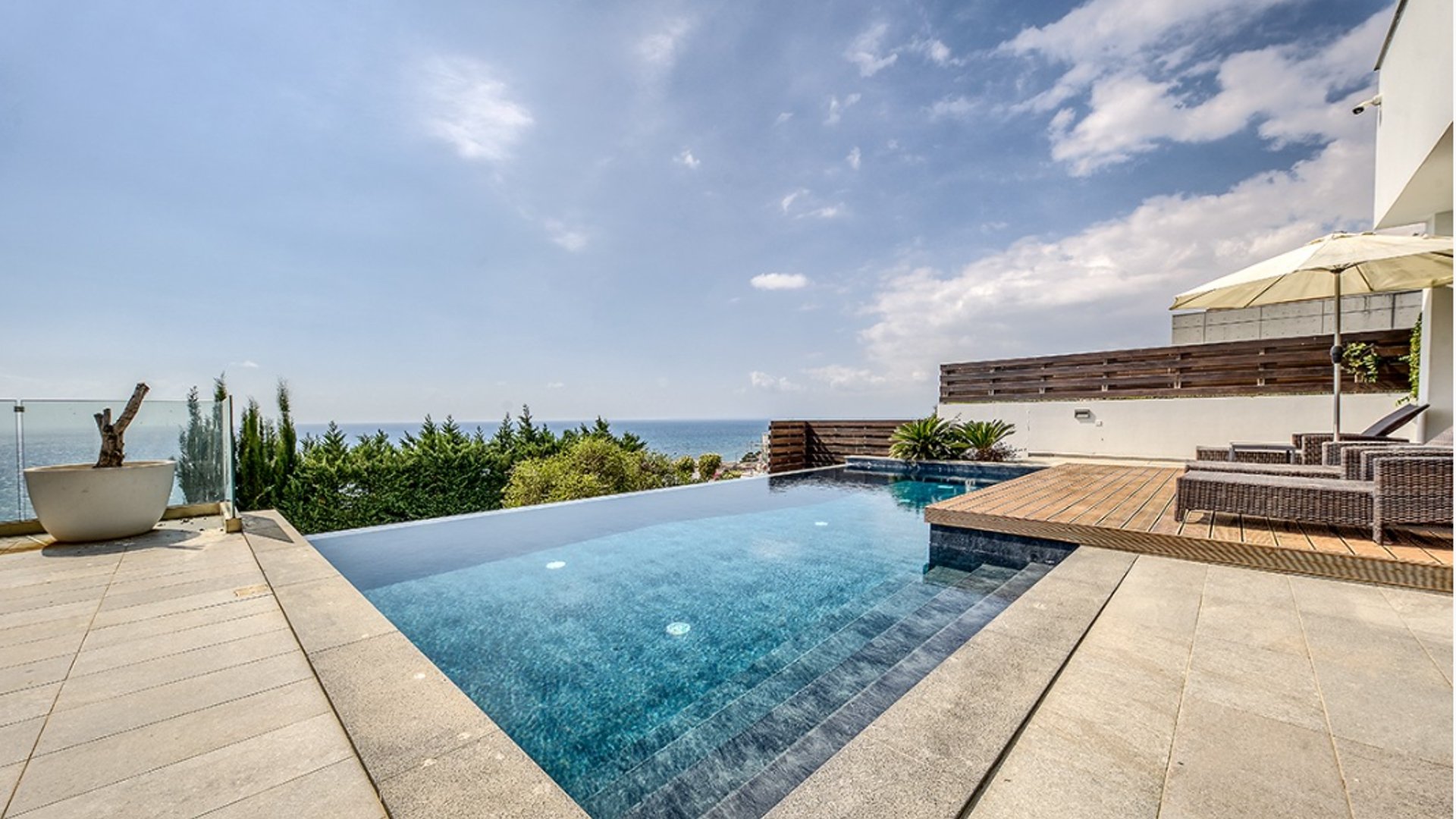 5 bedrooms Villa in Limassol, Cyprus No. 28952