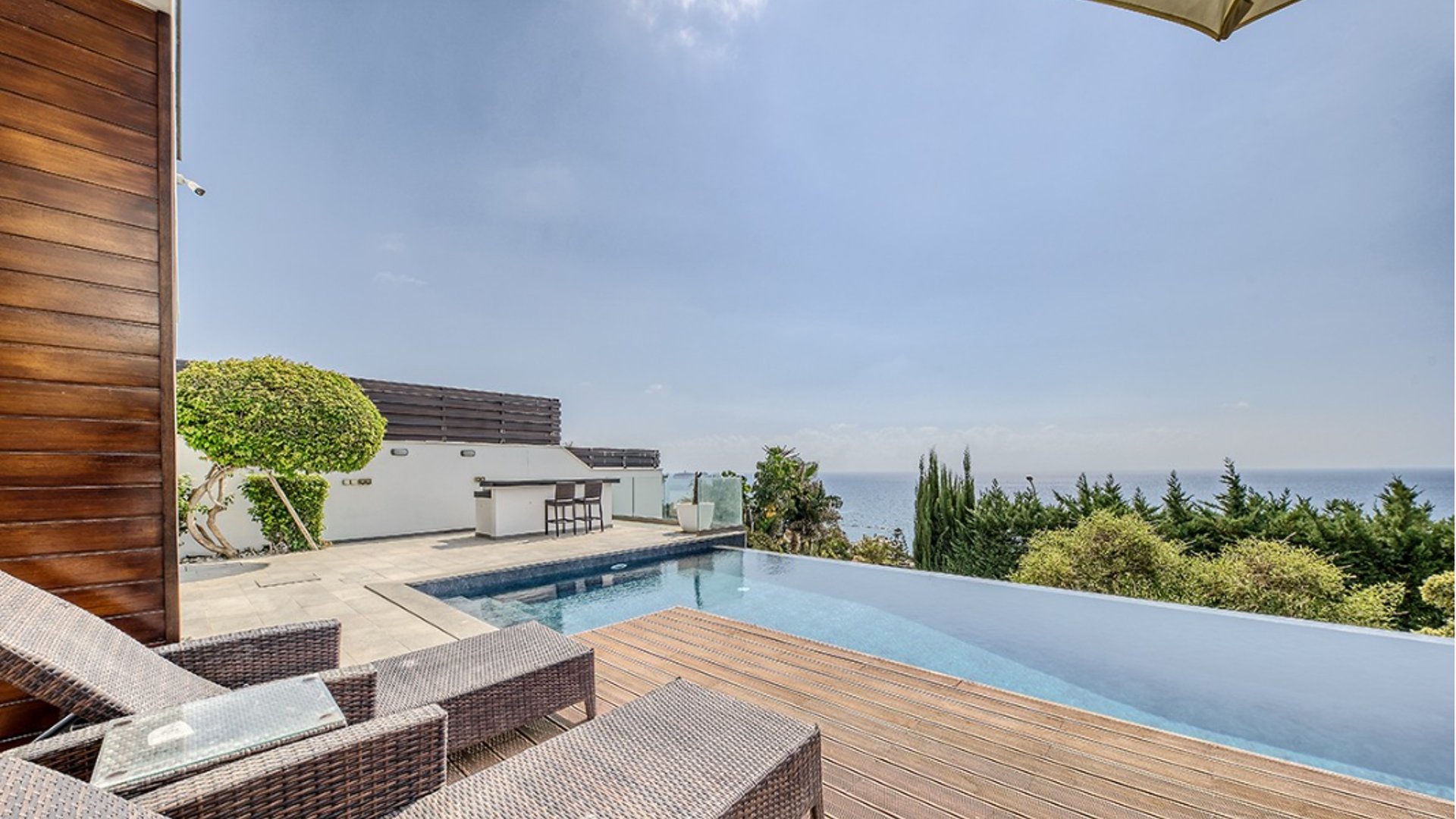 5 bedrooms Villa in Limassol, Cyprus No. 28952
