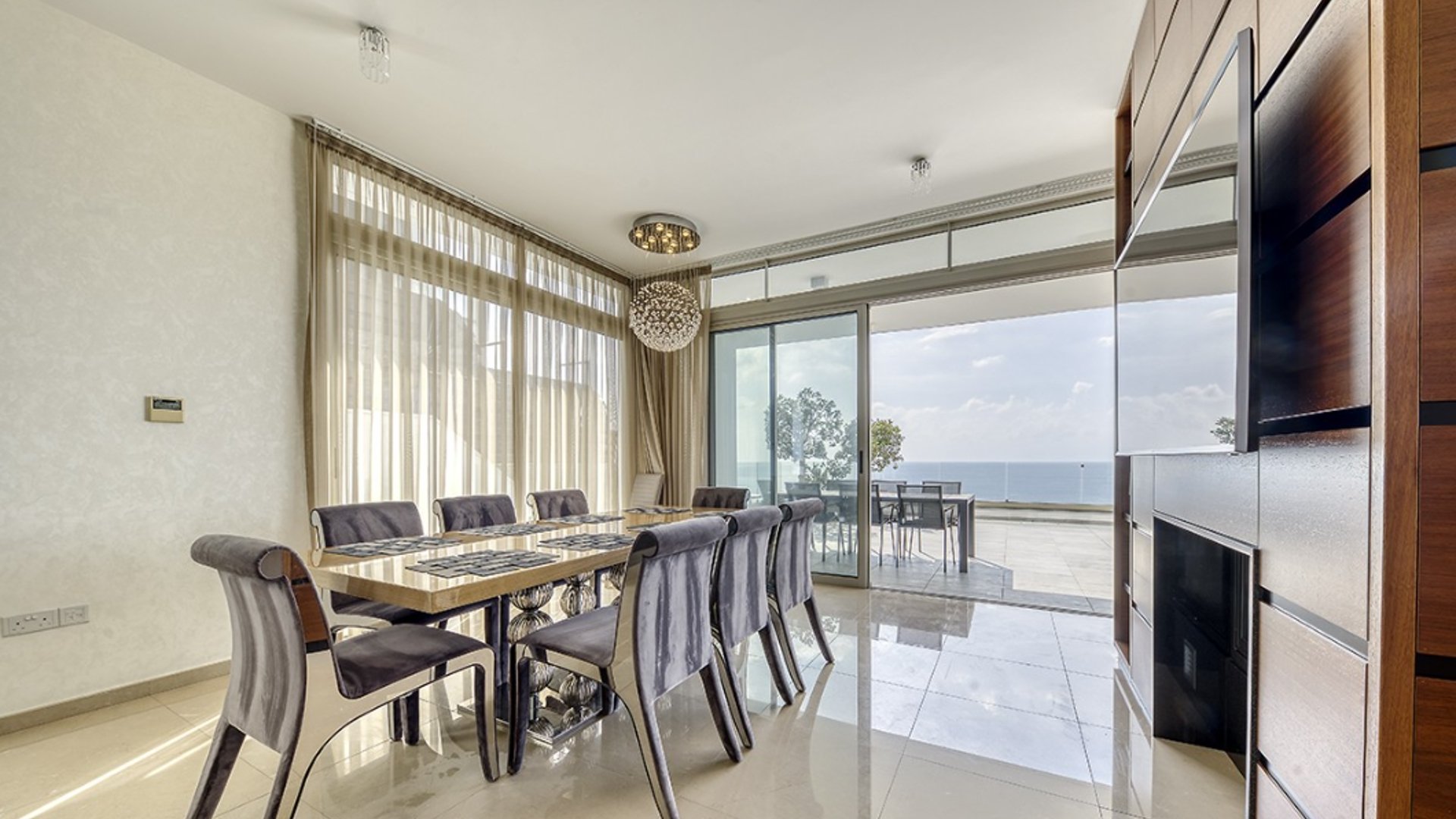 5 bedrooms Villa in Limassol, Cyprus No. 28952
