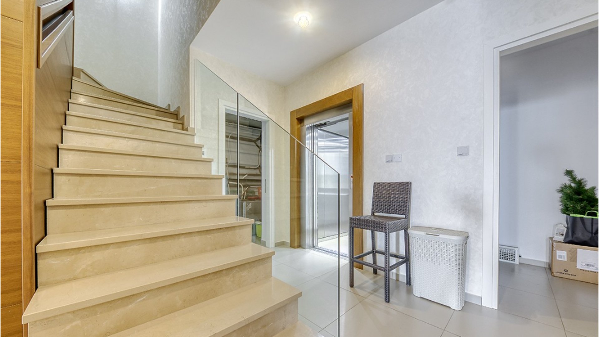 5 bedrooms Villa in Limassol, Cyprus No. 28952
