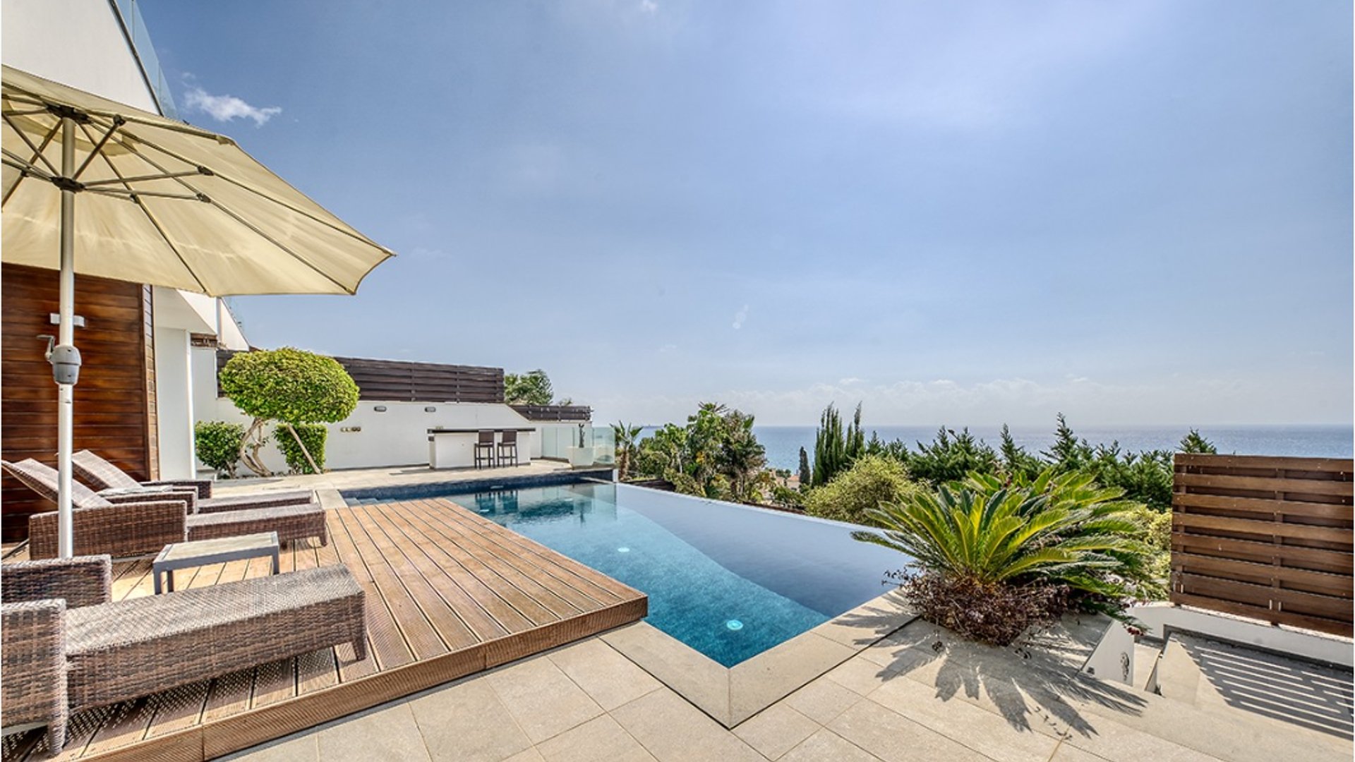 5 bedrooms Villa in Limassol, Cyprus No. 28952