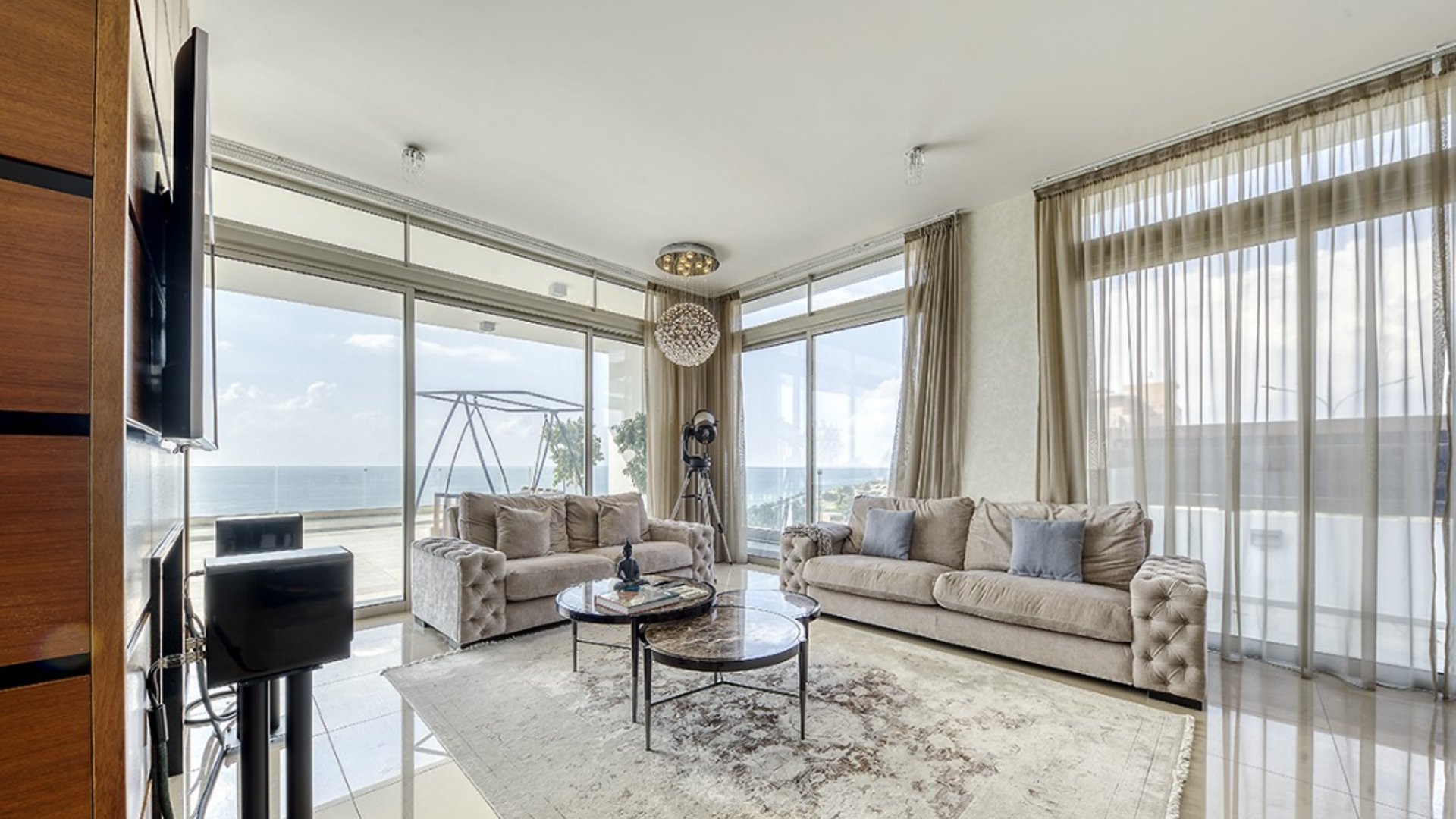 5 bedrooms Villa in Limassol, Cyprus No. 28952