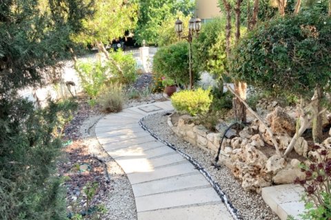 4 dormitorios Villa en Latsia, Nicosia,  No. 55706 10
