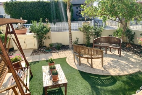 4 dormitorios Villa en Latsia, Nicosia,  No. 55706 9