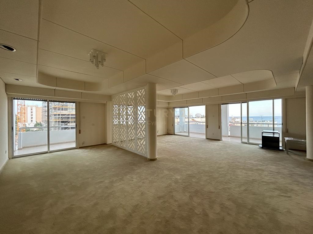7 bedrooms Apartment in Agios Tychonas, Limassol, Cyprus No. 55710