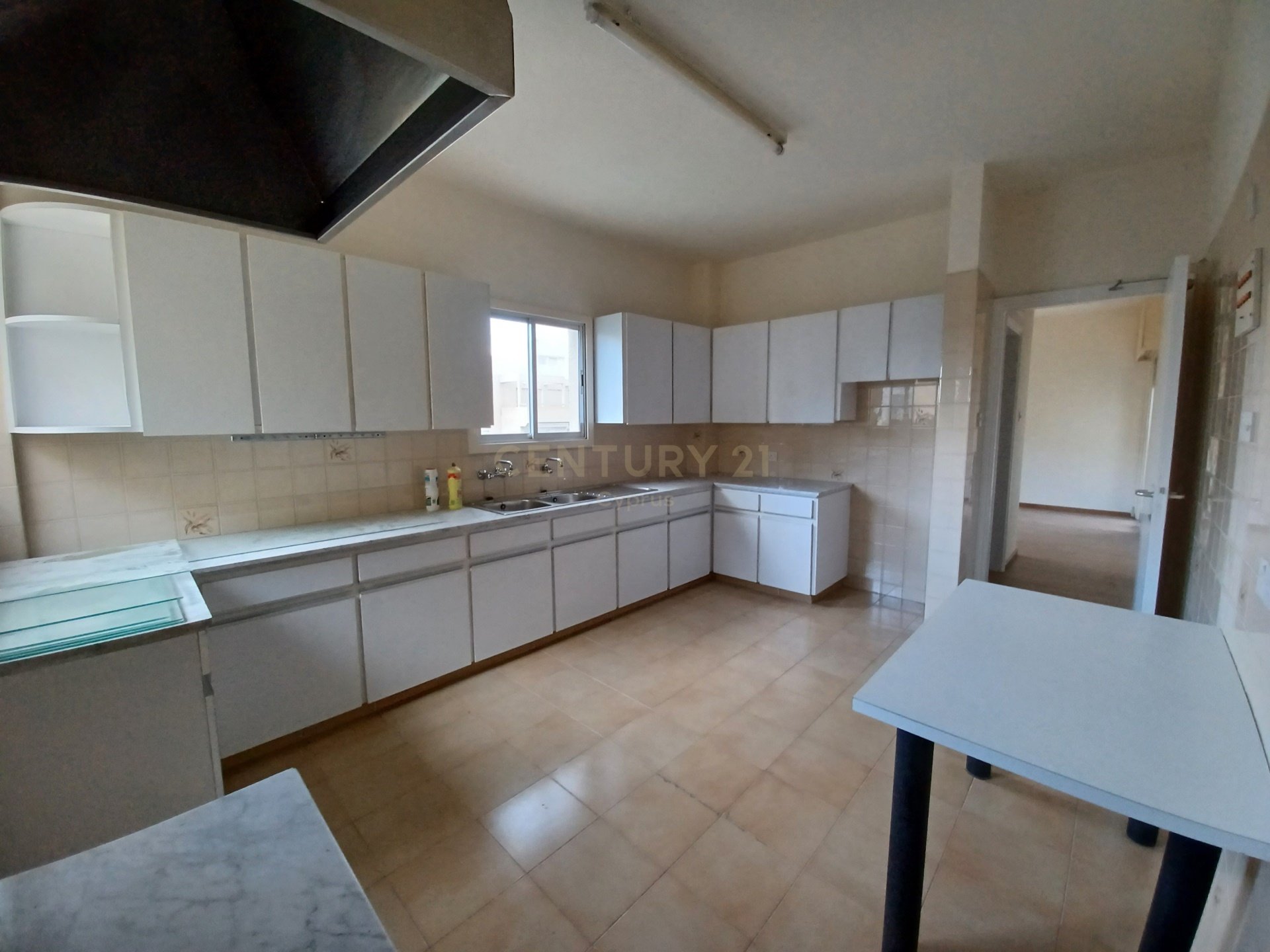 7 bedrooms Apartment in Agios Tychonas, Limassol, Cyprus No. 55710