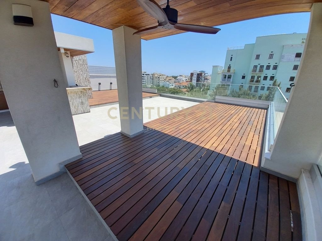 5 bedrooms Penthouse in Germasogeia, Limassol, Cyprus No. 55711