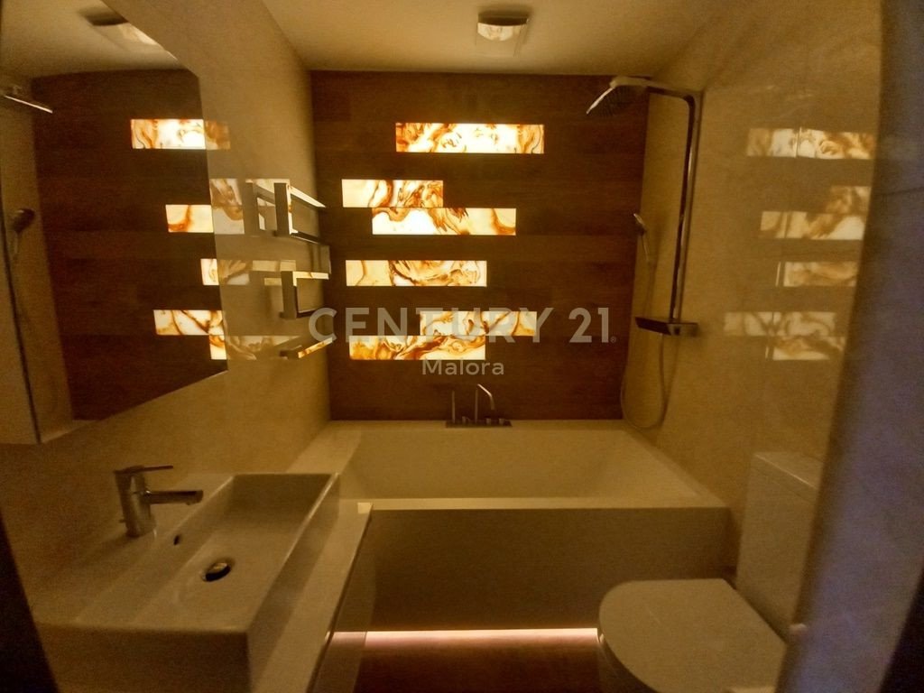 5 bedrooms Penthouse in Germasogeia, Limassol, Cyprus No. 55711