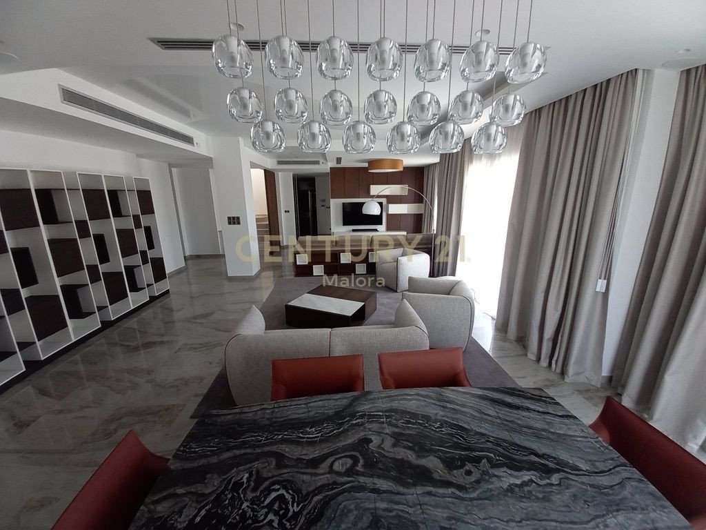 5 bedrooms Penthouse in Germasogeia, Limassol, Cyprus No. 55711
