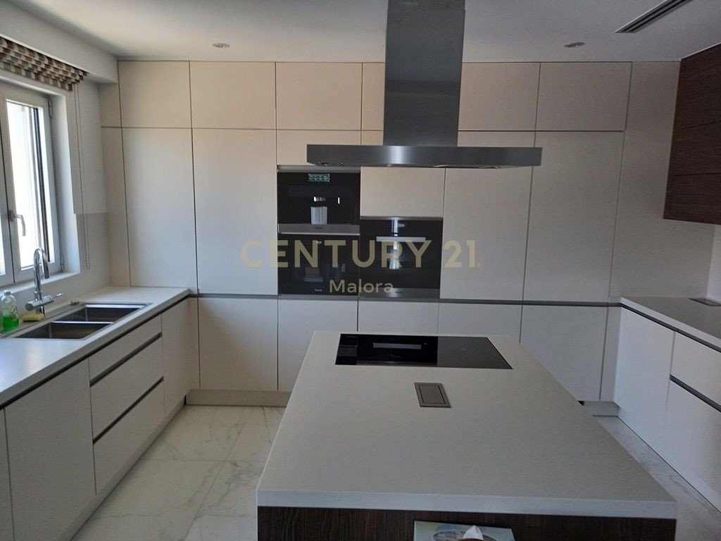5 bedrooms Penthouse in Germasogeia, Limassol, Cyprus No. 55711