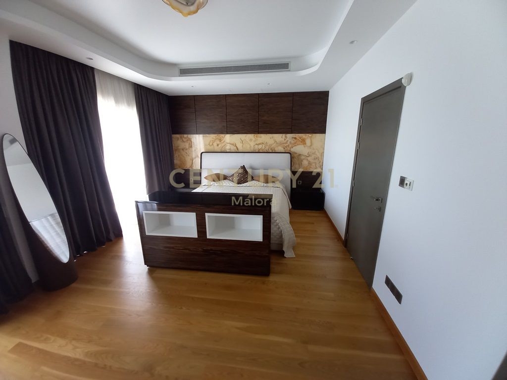 5 bedrooms Penthouse in Germasogeia, Limassol, Cyprus No. 55711