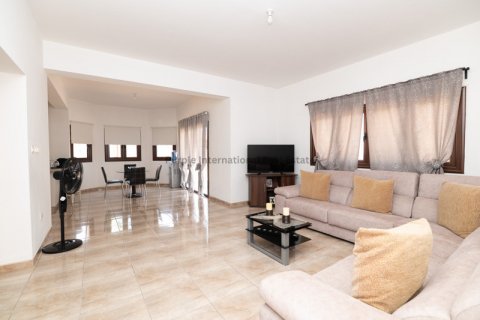4 bedrooms Villa in Frenaros, Ammochostos, Cyprus No. 37620 8