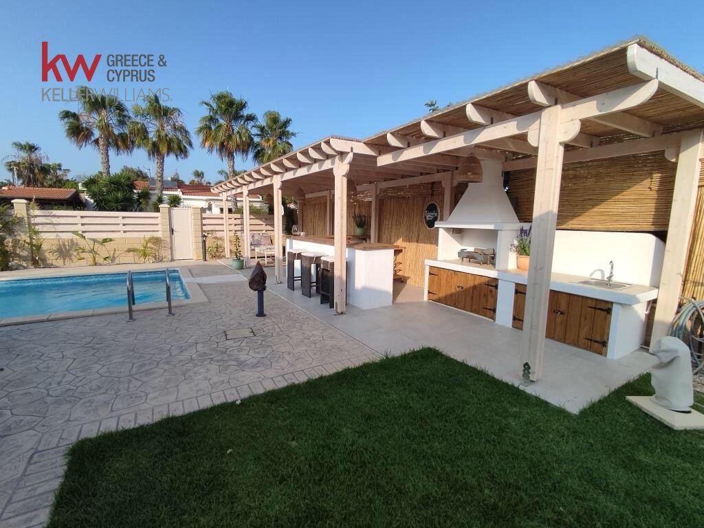 3 bedrooms Bungalow in Meneou, Larnaka, Cyprus No. 50012