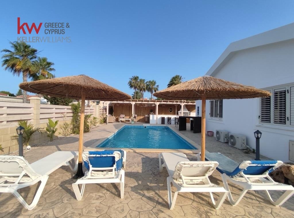 3 bedrooms Bungalow in Meneou, Larnaka, Cyprus No. 50012