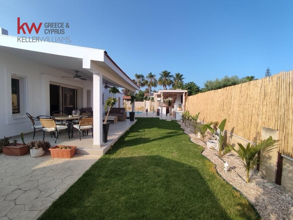 3 bedrooms Bungalow in Meneou, Larnaka, Cyprus No. 50012