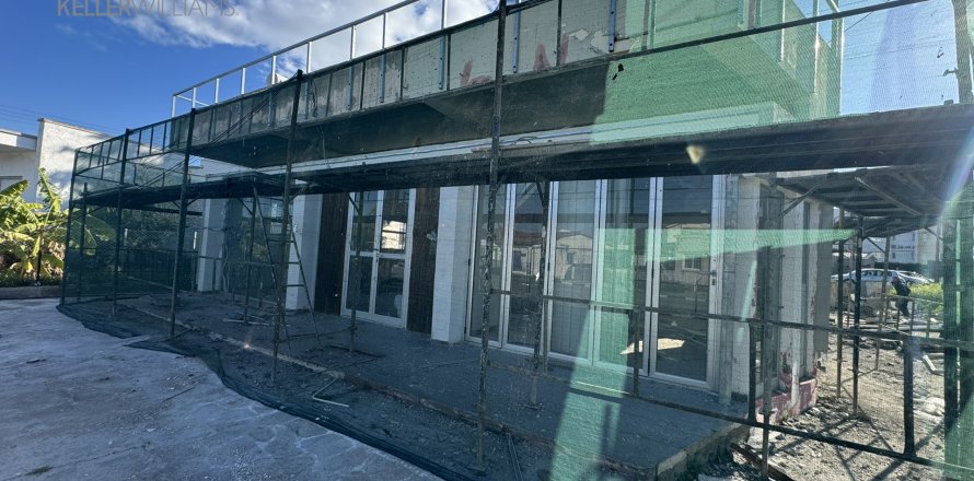 9 rooms Office in Larnaka,  No. 50006