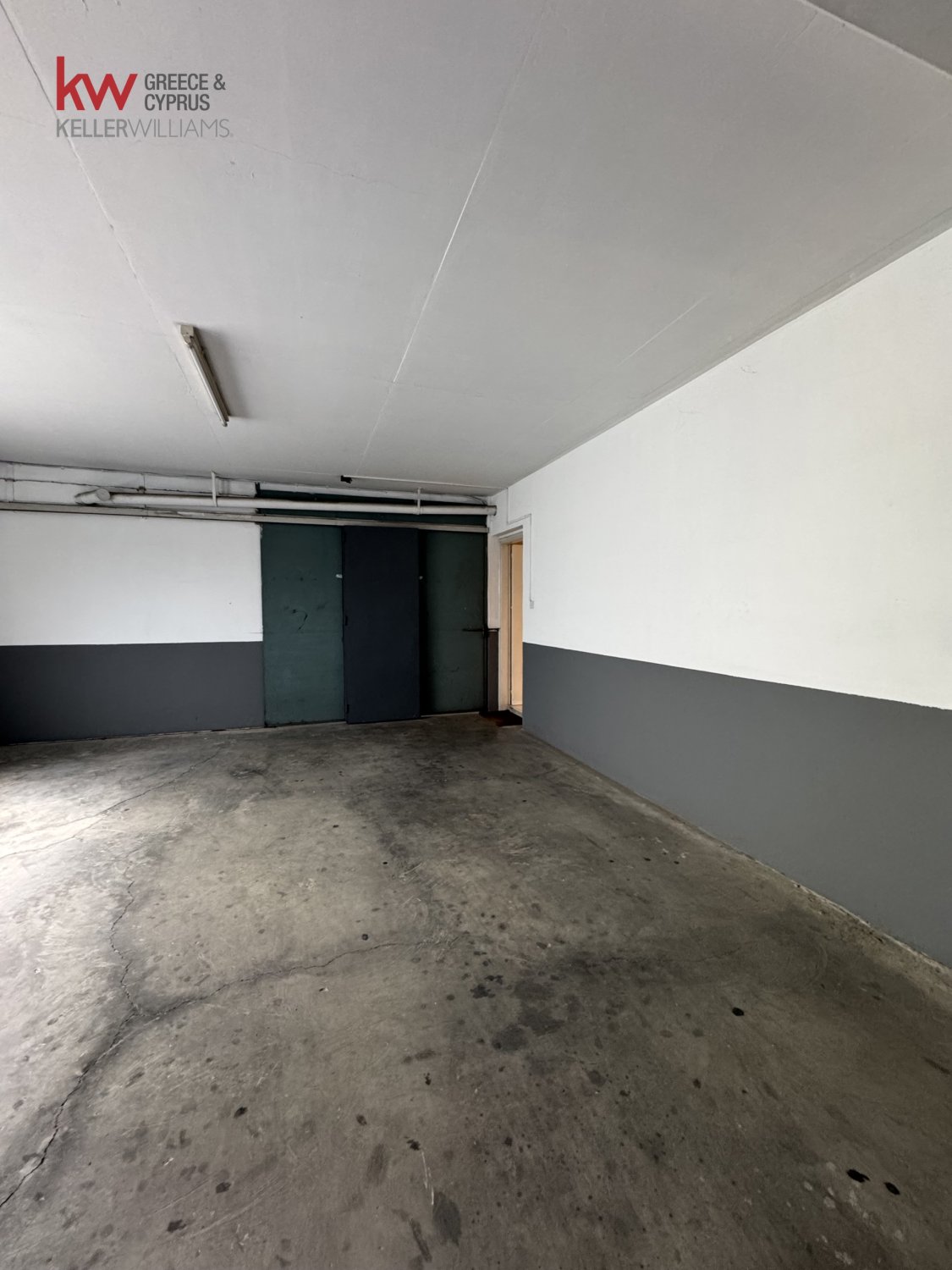 240m2 Shop in Nicosia, Cyprus No. 40628