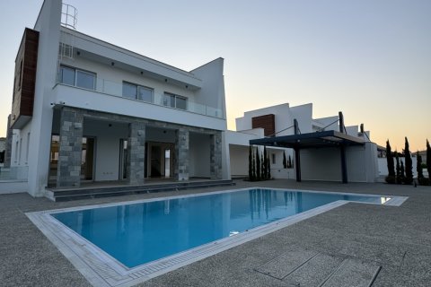 5 bedrooms Villa in Paralimni, Ammochostos,  No. 40629 10
