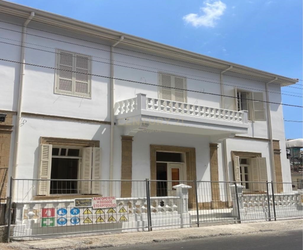 240m2 Propriété commerciale à Larnaca, Larnaka, Chypre No. 55772