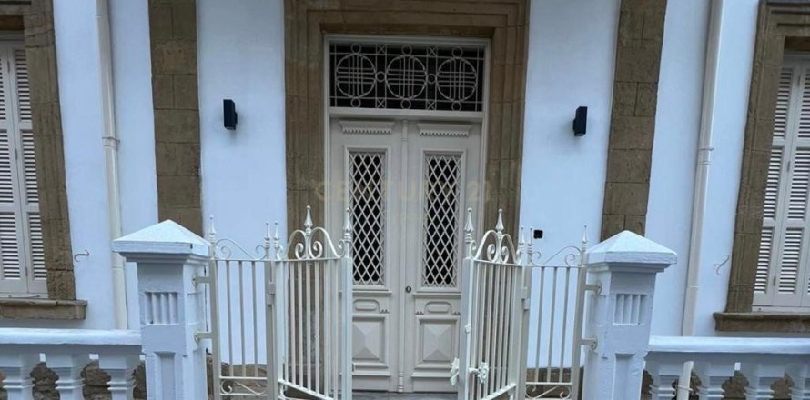 240m2 Local comercial en Larnaca, Larnaka,  No. 55772