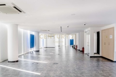 2922m2 Oficina en Kato Polemidia, Limassol, No. 55774