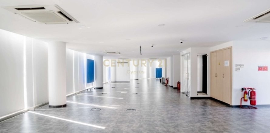 2922m2 Oficina en Kato Polemidia, Limassol,  No. 55774