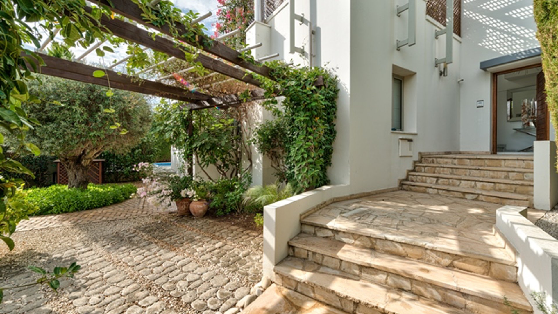 3 bedrooms Villa in Limassol, Cyprus No. 28132