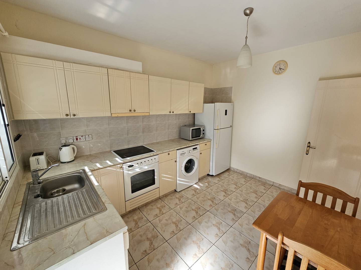 3 bedrooms Apartment in Paphos, Cyprus No. 35662