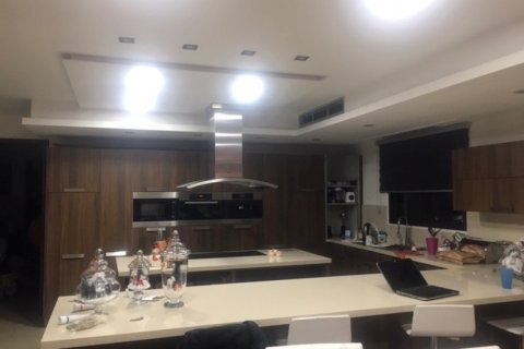 8 bedrooms Villa in Larnaca, Larnaka, No. 38577