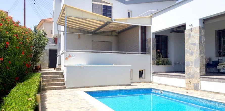 Вилла с 4 спальнями в Лимассол, Лимасол, № 38576