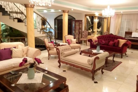 6 dormitorios Villa en Nicosia,  No. 38575 4