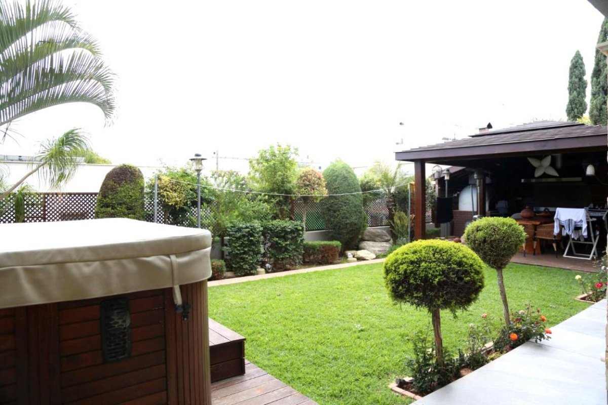 6 bedrooms Villa in Nicosia, Cyprus No. 38578