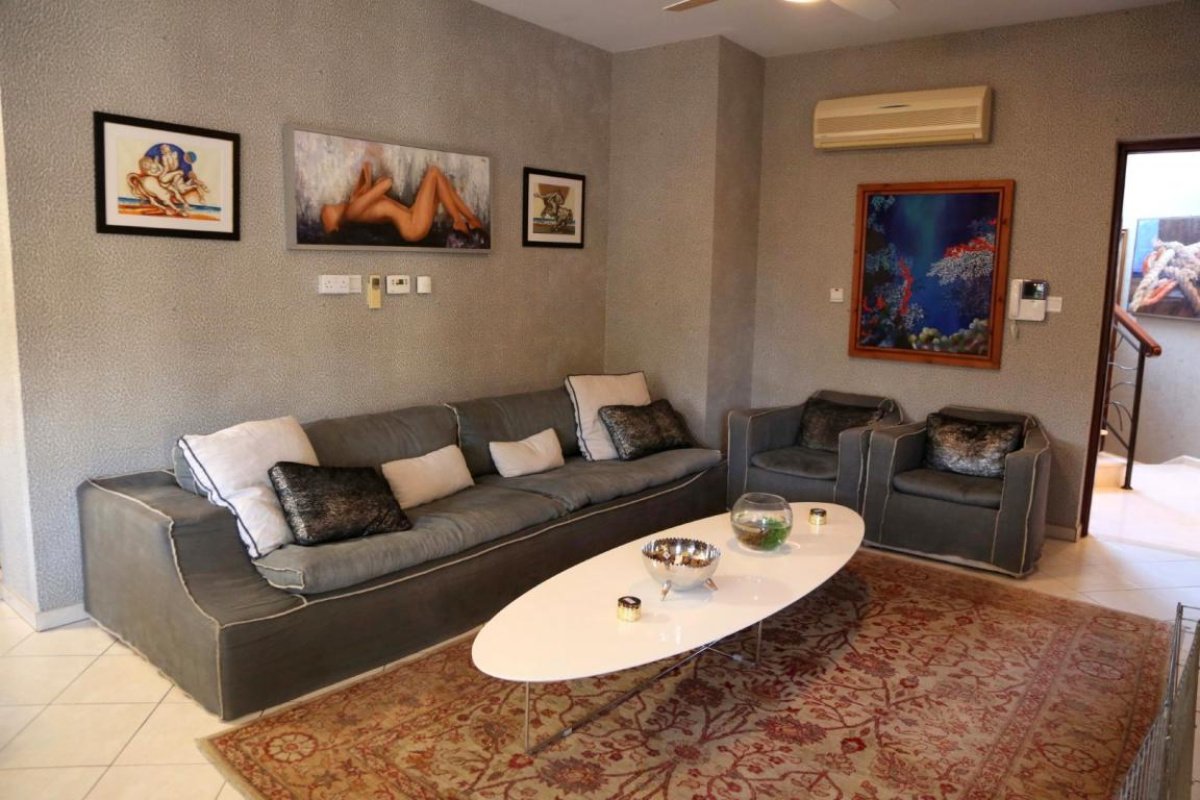 6 bedrooms Villa in Nicosia, Cyprus No. 38578