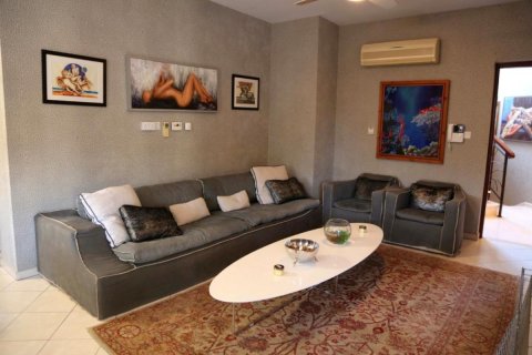 6 bedrooms Villa in Nicosia,  No. 38578 6