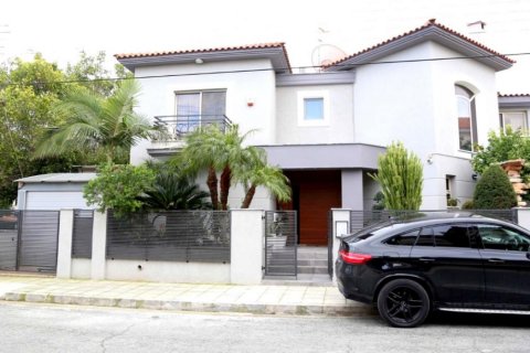 6 bedrooms Villa in Nicosia,  No. 38578