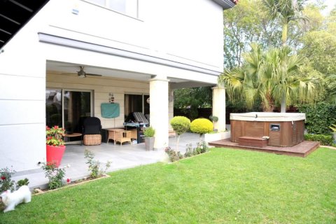 6 bedrooms Villa in Nicosia,  No. 38578 11