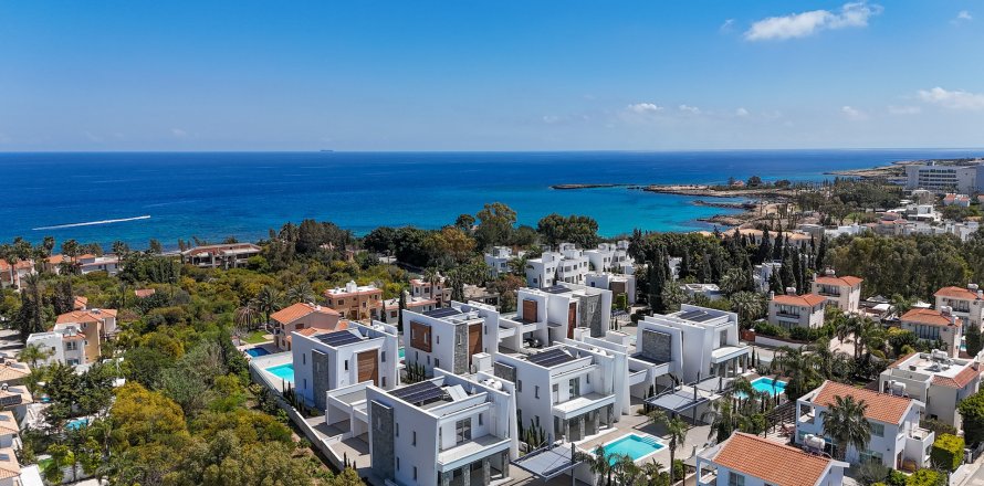 5 bedrooms Villa in Protaras, Ammochostos,  No. 37879