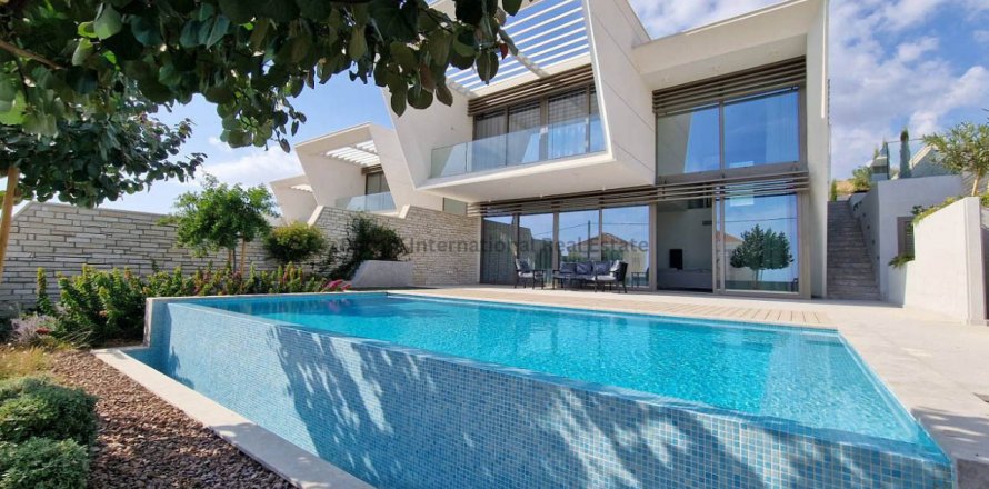 3 bedrooms Villa in Mouttagiaka, Limassol,  No. 37876