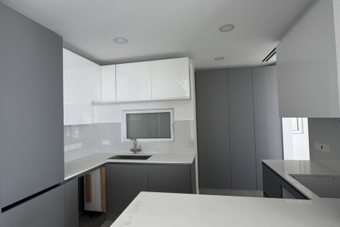 3 bedrooms Apartment in Larnaca, Larnaka,  No. 40432 13