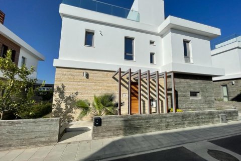 3 bedrooms Villa in Paphos,  No. 38902 12